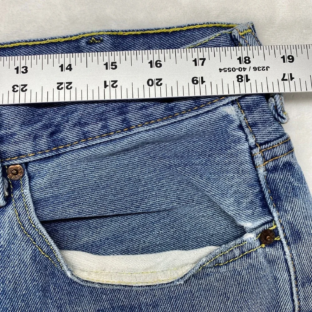 Levi's 550 Relaxed Fit‎ Jeans Faded Light Wash Denim Pants Mens W38 L29 - flaw
